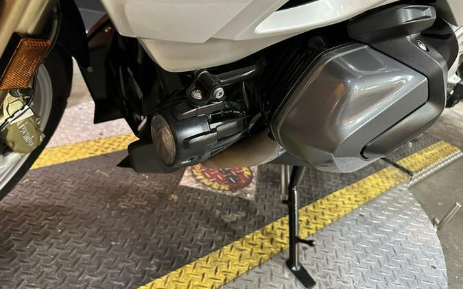 2022 BMW R 1250 RT 719 Mineral White Metallic