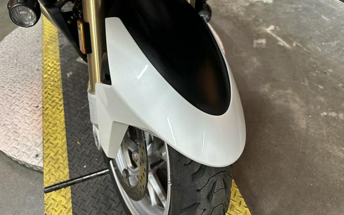 2022 BMW R 1250 RT 719 Mineral White Metallic