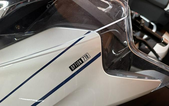 2022 BMW R 1250 RT 719 Mineral White Metallic