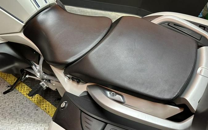 2022 BMW R 1250 RT 719 Mineral White Metallic