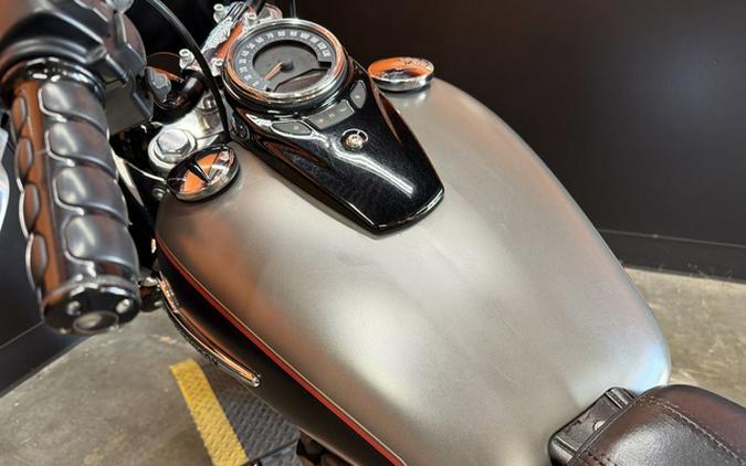 2018 Harley-Davidson Softail FLHC - Heritage Classic