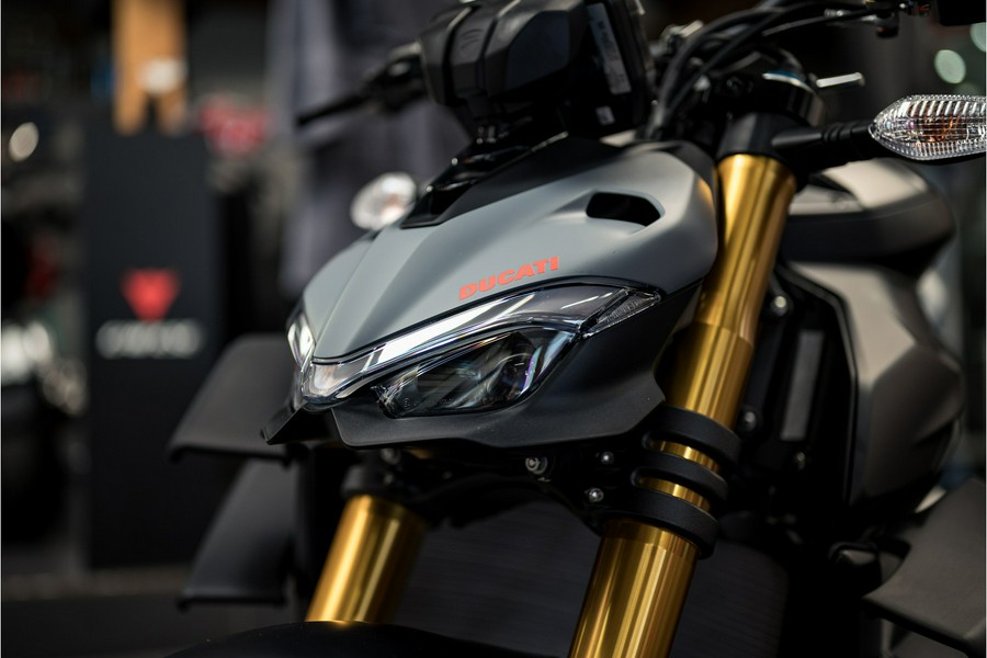 2024 Ducati Streetfighter V4 S - Grey & Black