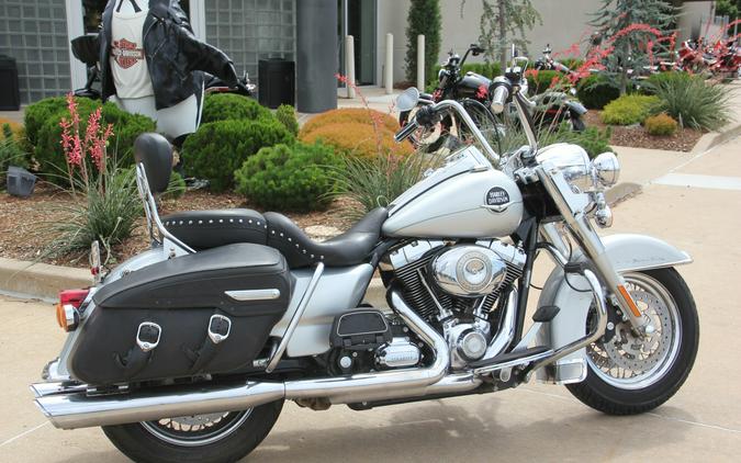 2010 Harley-Davidson Road King Classic Brilliant Silver