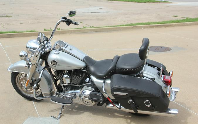 2010 Harley-Davidson Road King Classic Brilliant Silver