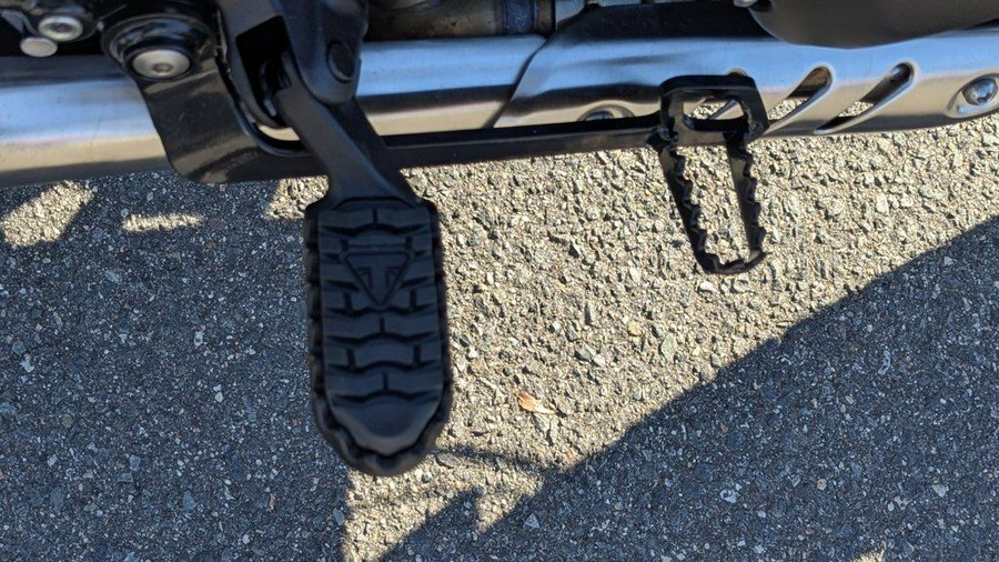 2025 Triumph Scrambler 400 XC Storm Grey