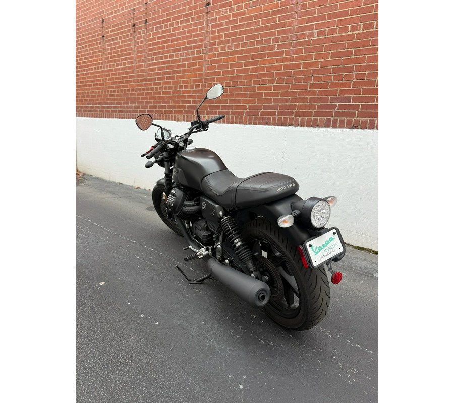 2022 Moto Guzzi V7 Stone