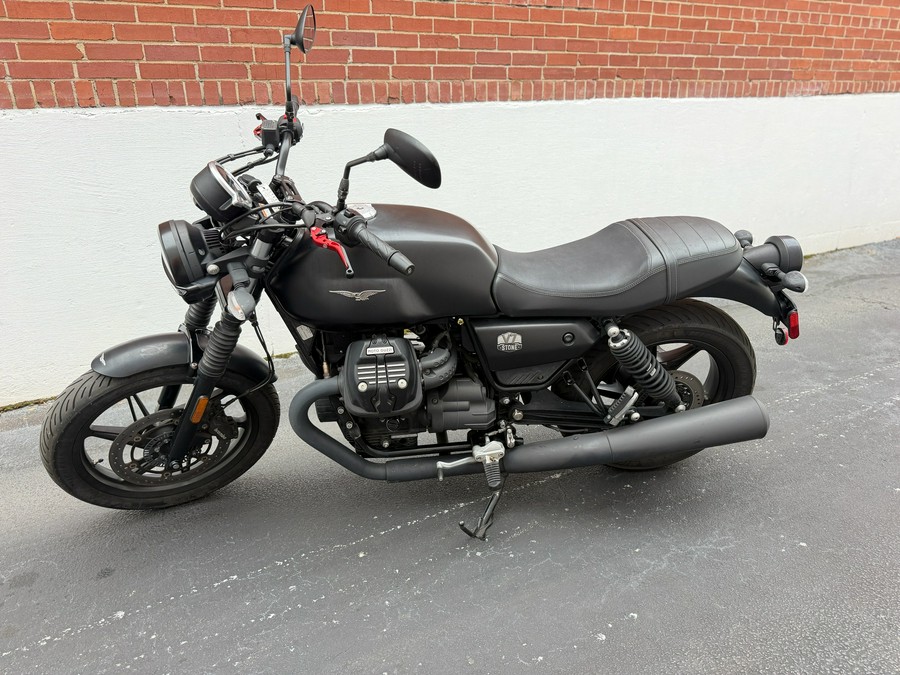 2022 Moto Guzzi V7 Stone