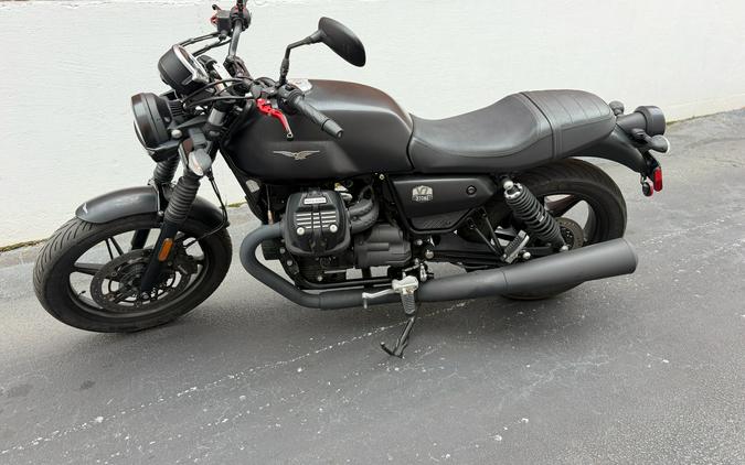 2022 Moto Guzzi V7 Stone