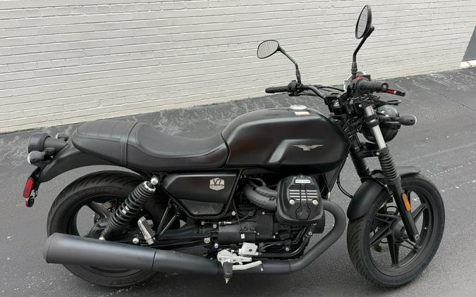 2022 Moto Guzzi V7 Stone