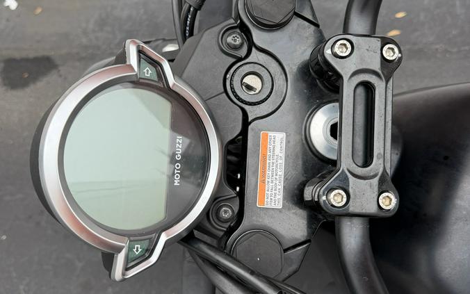 2022 Moto Guzzi V7 Stone