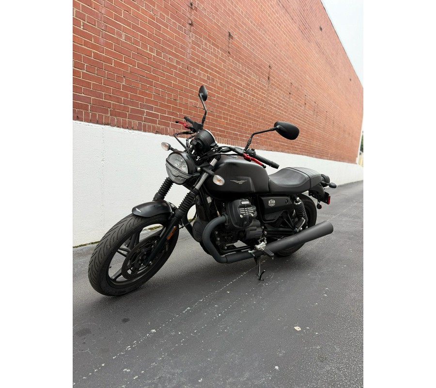 2022 Moto Guzzi V7 Stone