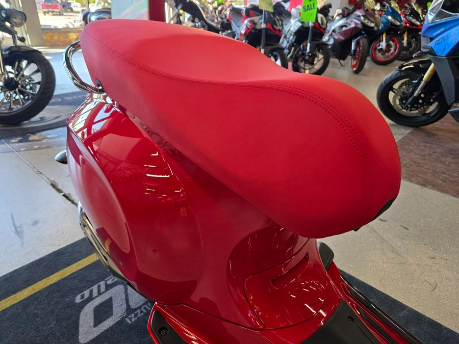2025 Vespa Primavera 150 Red