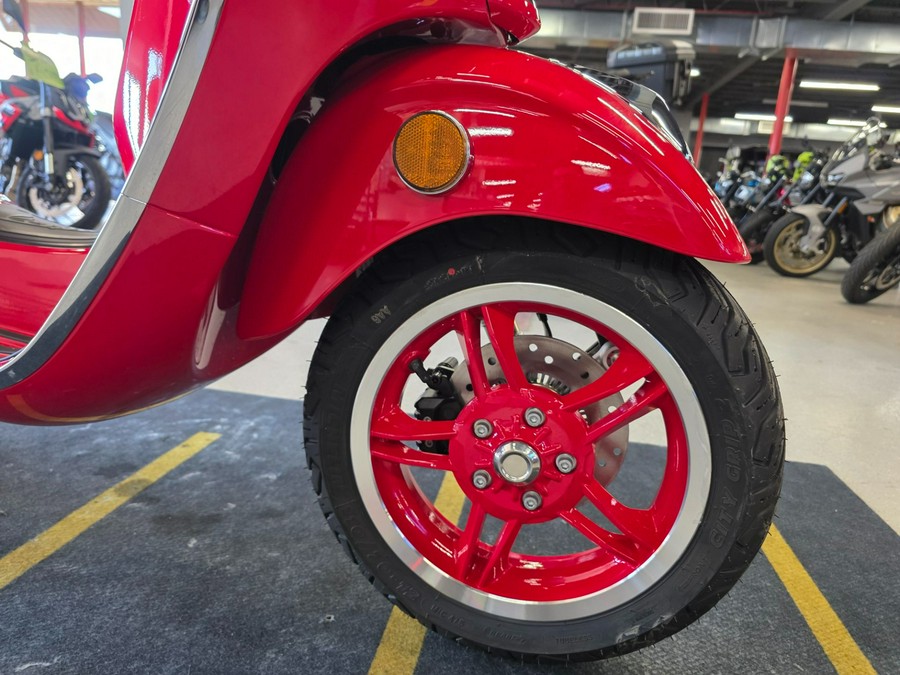 2025 Vespa Primavera 150 Red