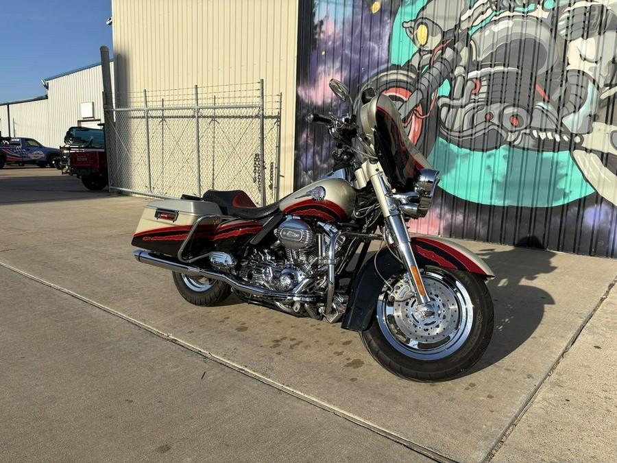 2006 Harley-Davidson® FLHTCUI - Ultra Classic® Electra Glide®