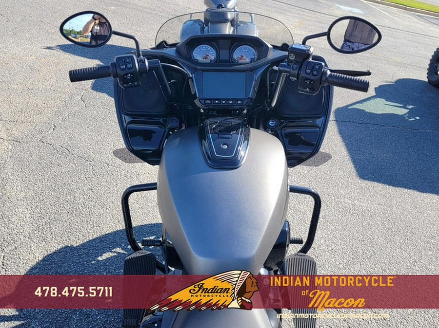 2023 Indian Motorcycle® Challenger® Dark Horse® Titanium Smoke