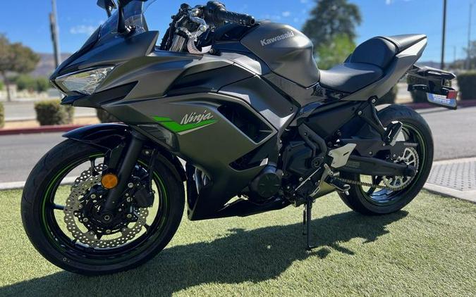 2024 Kawasaki Ninja® 650 Metallic Matte Dark Gray/Metallic Spark Black