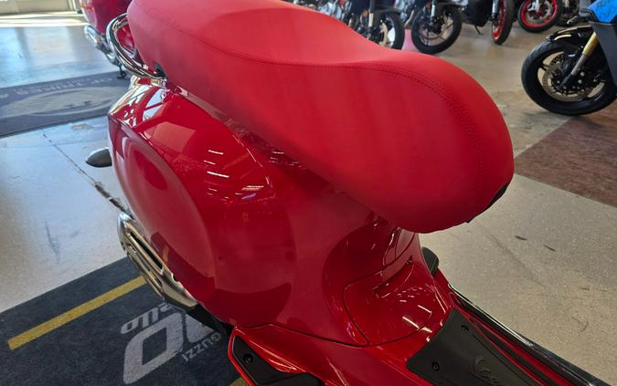 2025 Vespa Primavera 150 Red