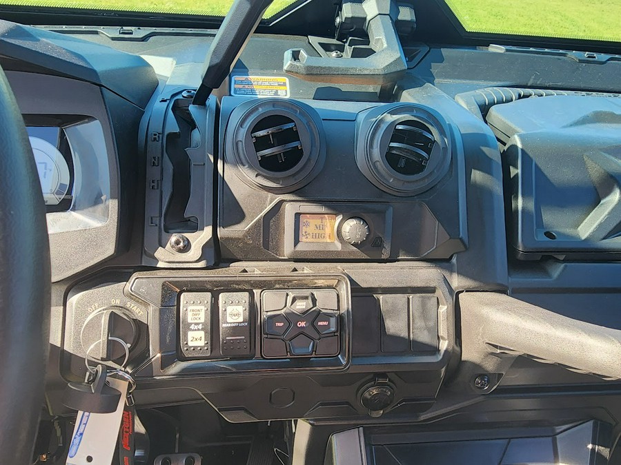 2025 Can-Am DEFENDER LIMITED CAB HD10