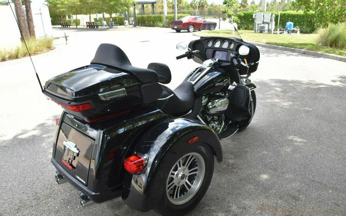 2023 Harley-Davidson Tri Glide Ultra FLHTCUTG