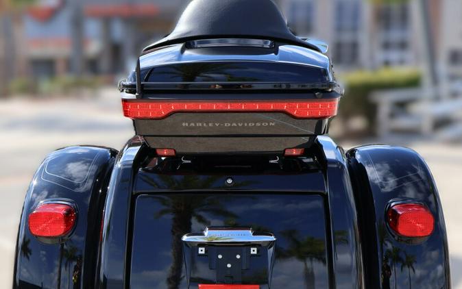 2023 Harley-Davidson Tri Glide Ultra FLHTCUTG