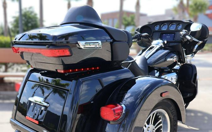 2023 Harley-Davidson Tri Glide Ultra FLHTCUTG