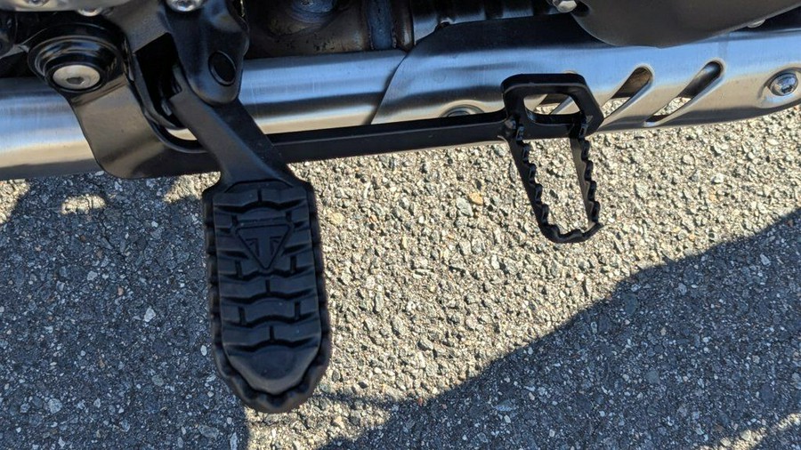 2025 Triumph Scrambler 400 XC Vanilla White