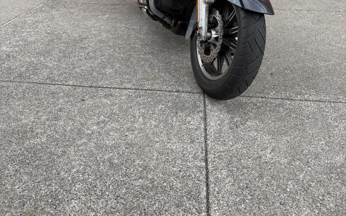 Harley-Davidson® Road Glide® Ultra Midnight Blue/Barracuda Silver