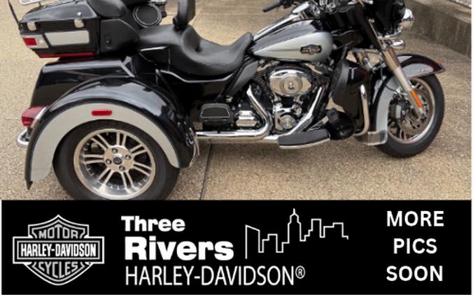 2013 Harley-Davidson Tri Glide Ultra Classic Two-Tone Midnight Pearl/Brilliant Silver Pearl
