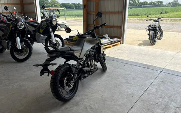 2024 Husqvarna Motorcycles Svartpilen 401 401
