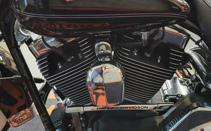 2006 Harley-Davidson® FLHRCI - Road King® Classic