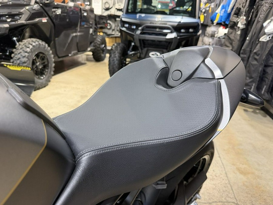 2025 Triumph SPEED TRIPLE 1200RR BREITLING
