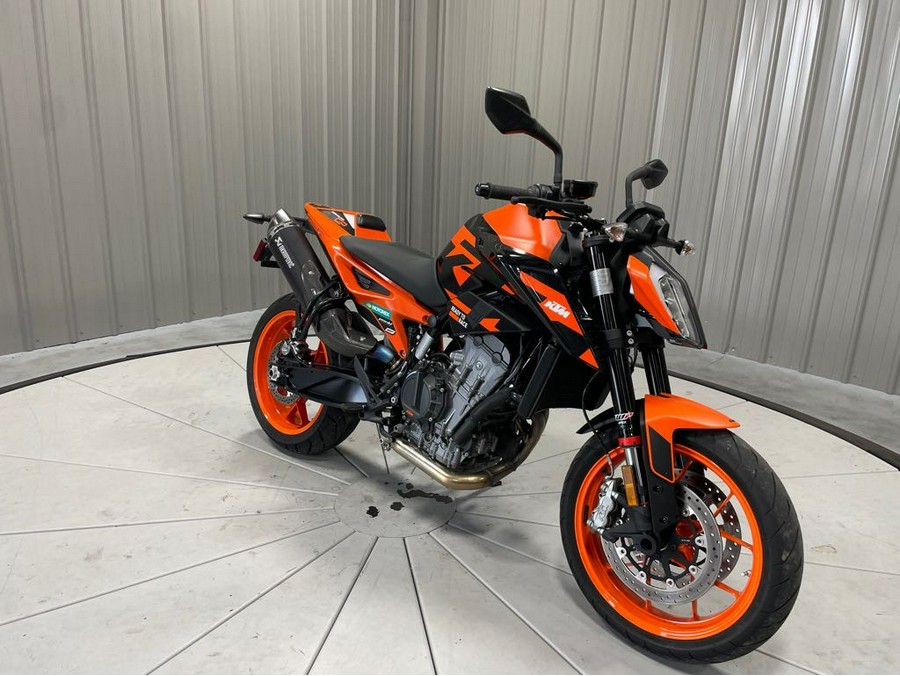 2022 KTM 890 DUKE R