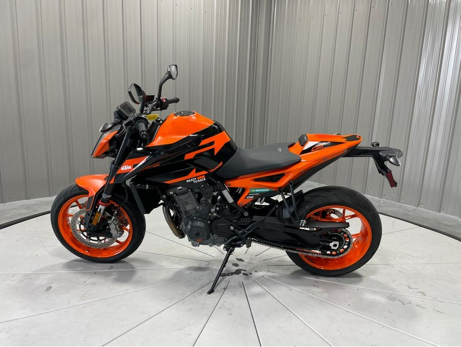 2022 KTM 890 DUKE R