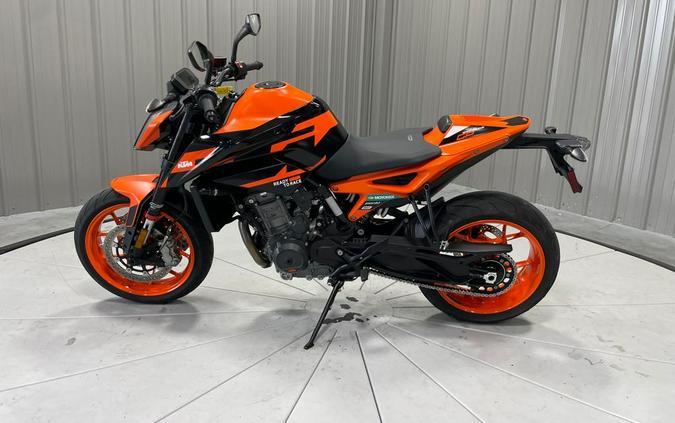 2022 KTM 890 DUKE R