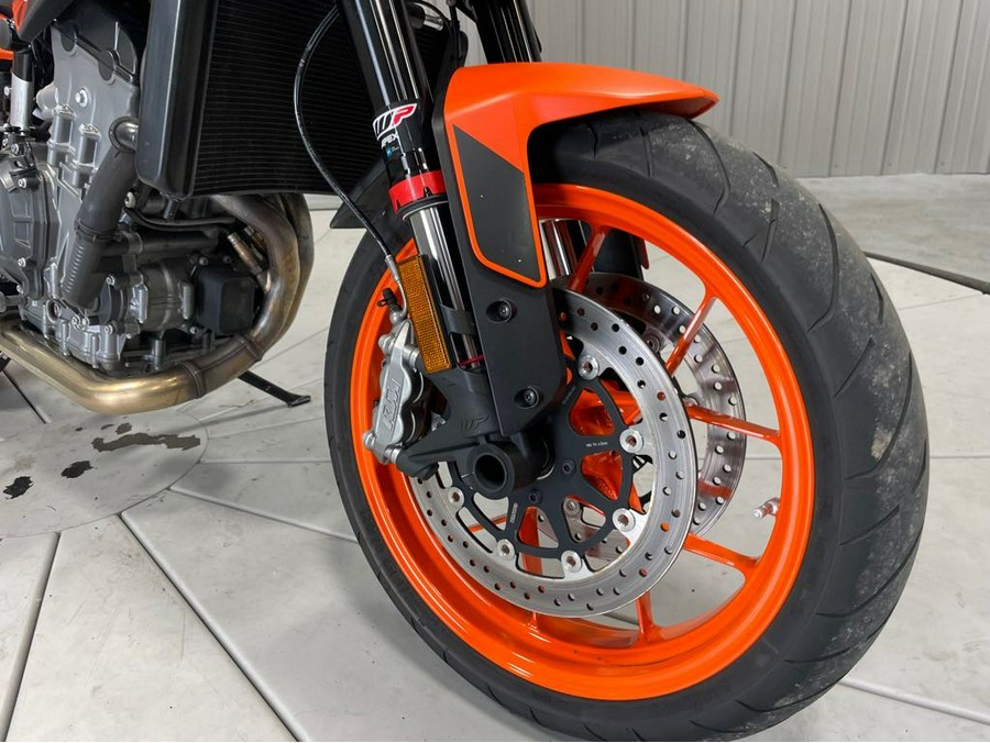 2022 KTM 890 DUKE R