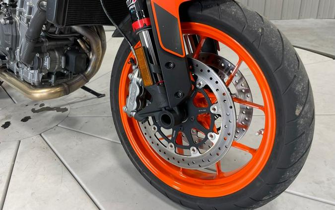 2022 KTM 890 DUKE R