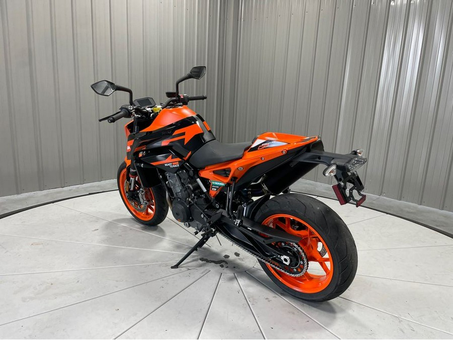 2022 KTM 890 DUKE R