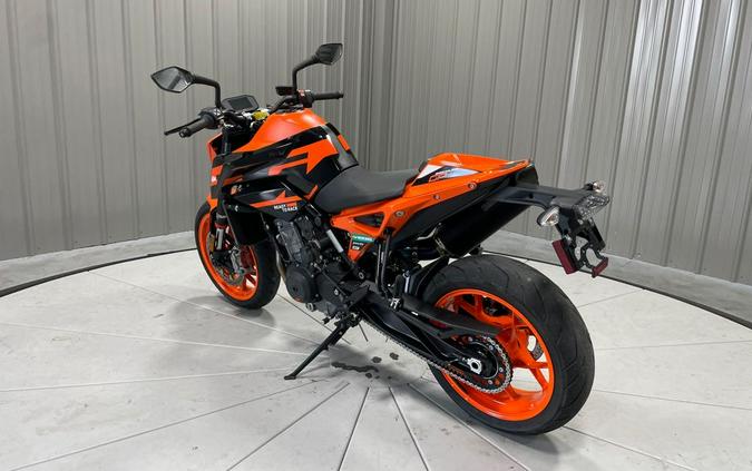 2022 KTM 890 DUKE R