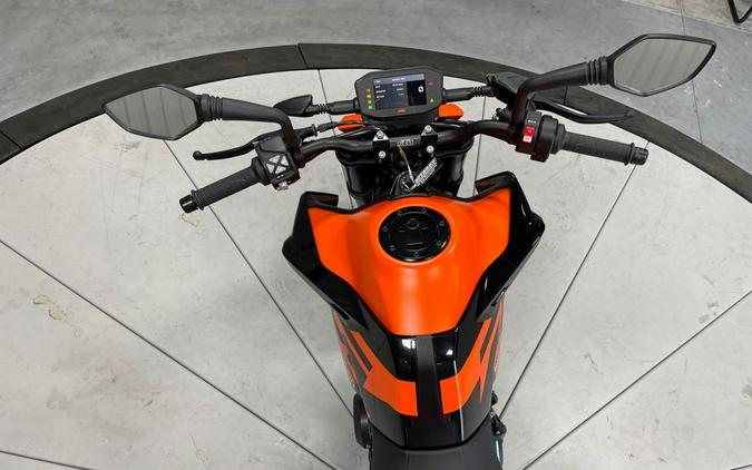 2022 KTM 890 DUKE R