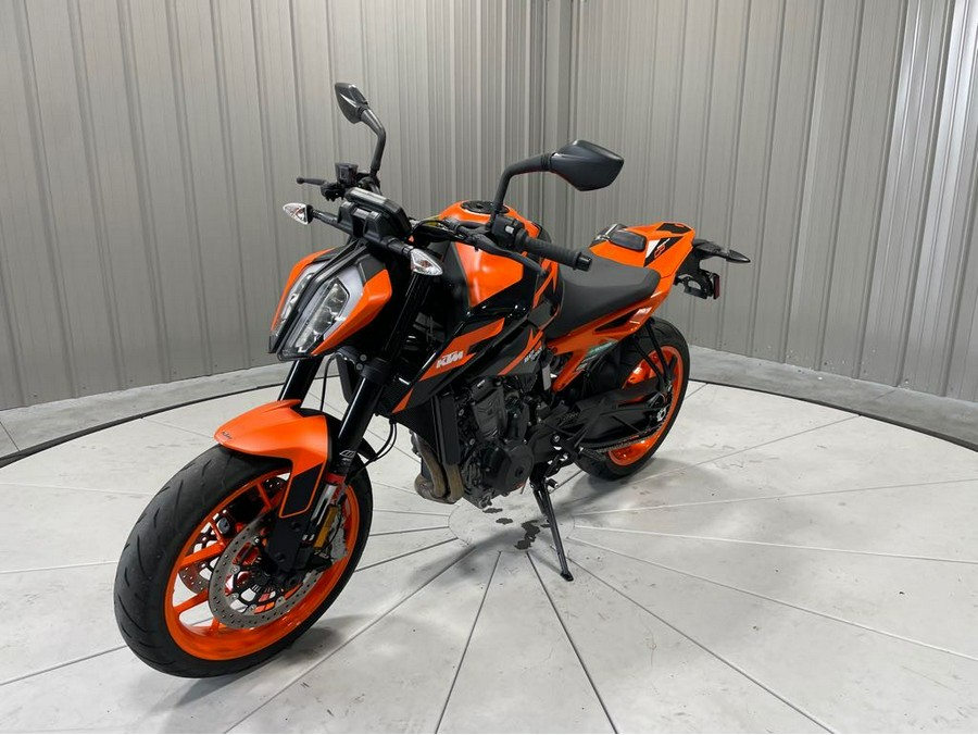 2022 KTM 890 DUKE R