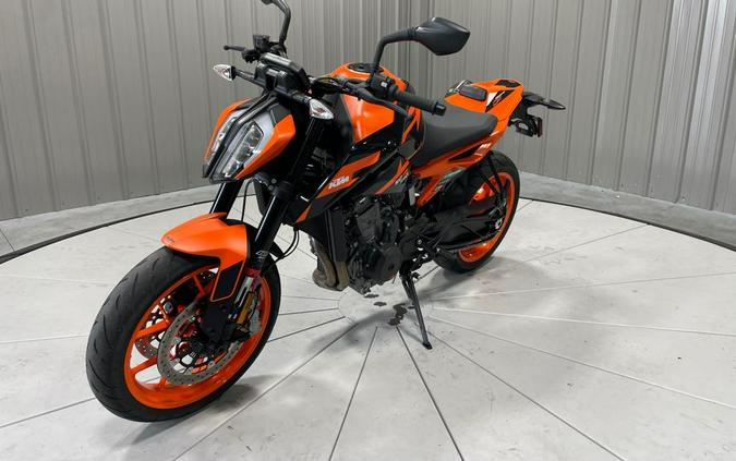 2022 KTM 890 DUKE R