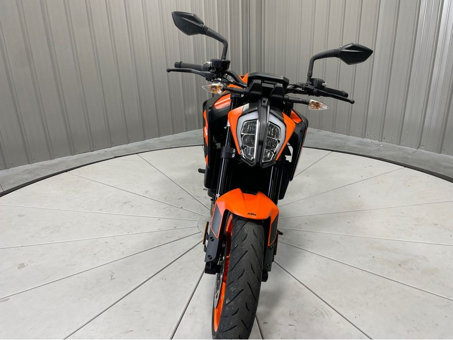 2022 KTM 890 DUKE R