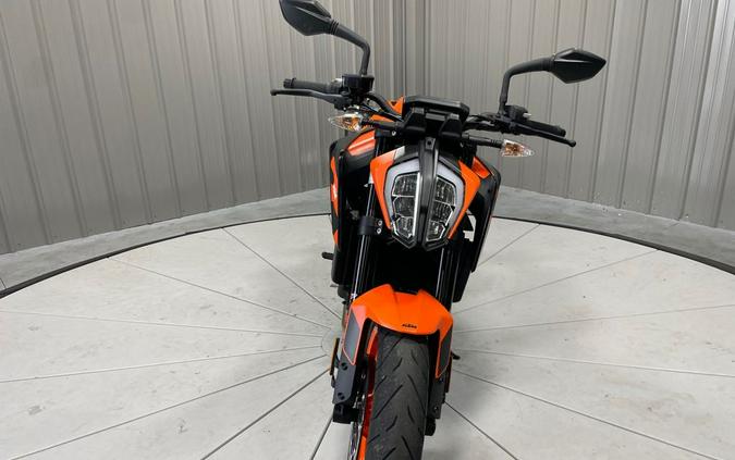 2022 KTM 890 DUKE R