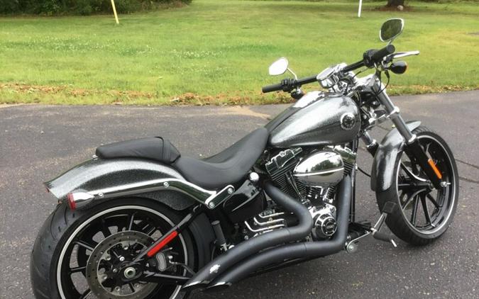 2014 Harley-Davidson® Breakout® CHROME FLAKE