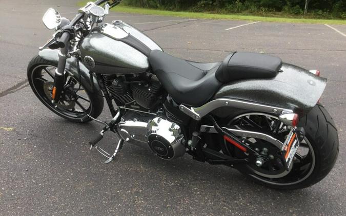 2014 Harley-Davidson® Breakout® CHROME FLAKE