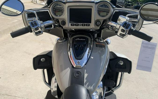 2025 Indian Roadmaster Limited w/Powerband Audio Silver Quartz Metallic