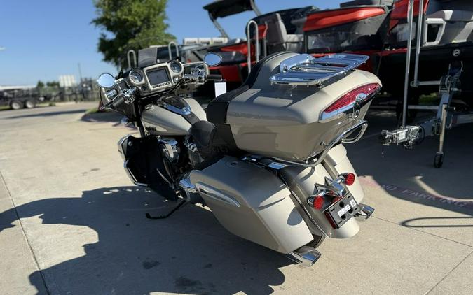 2025 Indian Motorcycle® Roadmaster® Limited w/Powerband Audio Silver Quartz Metallic