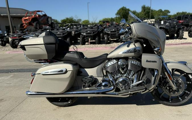 2025 Indian Motorcycle® Roadmaster® Limited w/Powerband Audio Silver Quartz Metallic