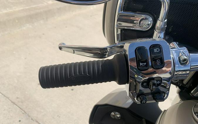2025 Indian Roadmaster Limited w/Powerband Audio Silver Quartz Metallic