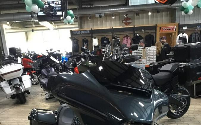 2025 Harley-Davidson® Street Glide® Iron Horse Metallic - Black Finish